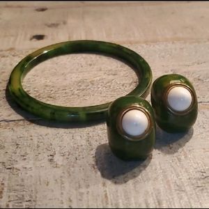 Vintage bakelite green marbled bracelet and earrings